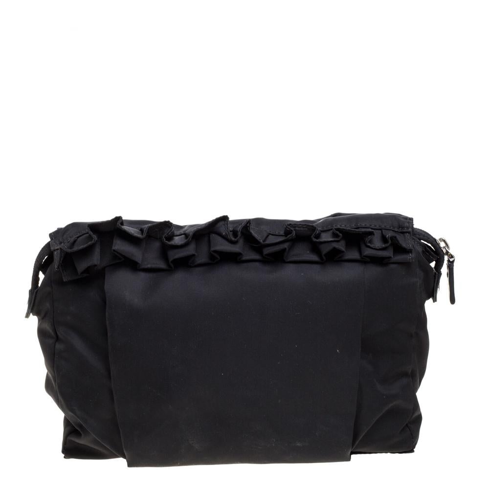 Known for creating top-quality business and travel essentials, TUMI is a brand you can trust. We have here a pouch made from nylon with ruffled trims on the top. The creation in black has the brand label at the front and a nylon-lined
