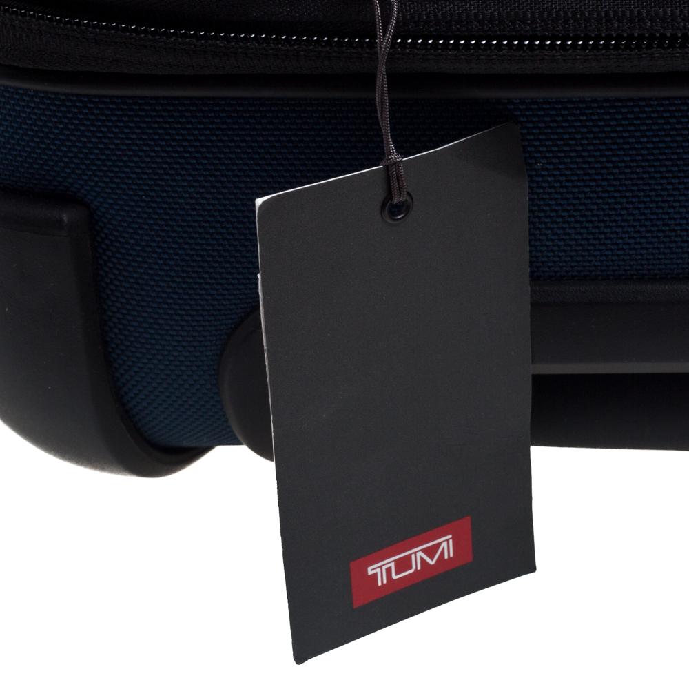 TUMI Blue/Black Nylon Gen 4.2 Lightweight International Carryon Luggage In New Condition In Dubai, Al Qouz 2