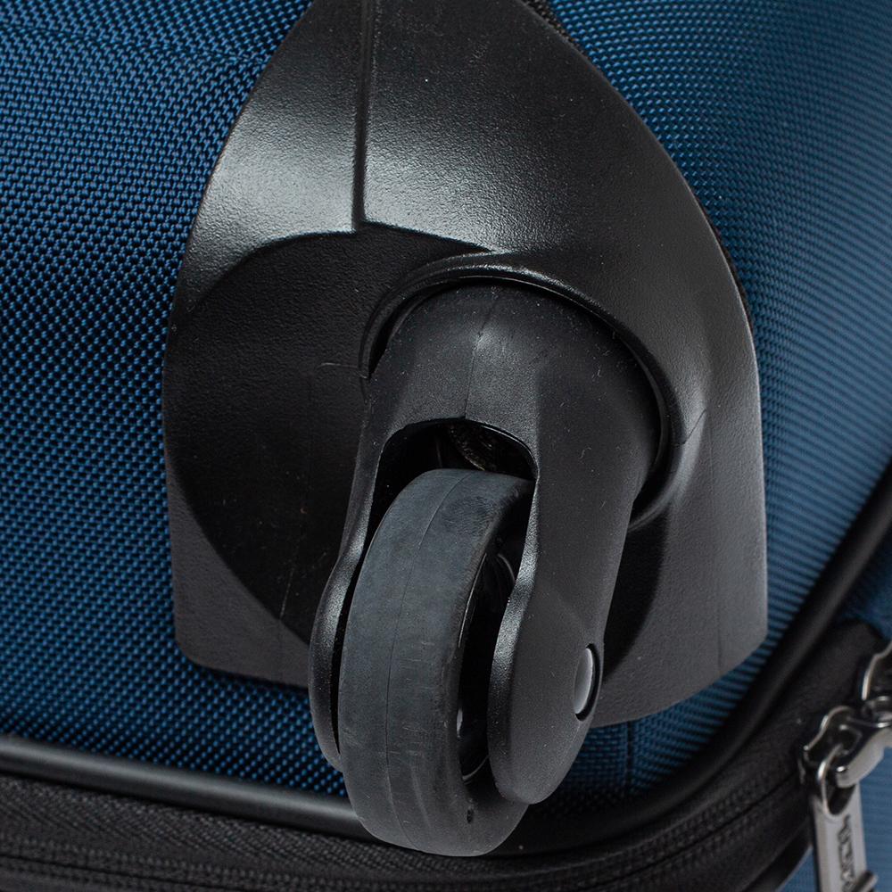 TUMI Blue/Black Nylon Lightweight International Carry On Luggage In Good Condition In Dubai, Al Qouz 2