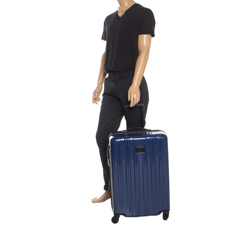 TUMI Blue PVC V3 Rolling Suitcase In New Condition In Dubai, Al Qouz 2