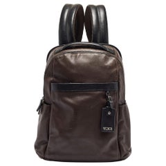 Zaino Clayton in pelle marrone scuro/nero di Tumi