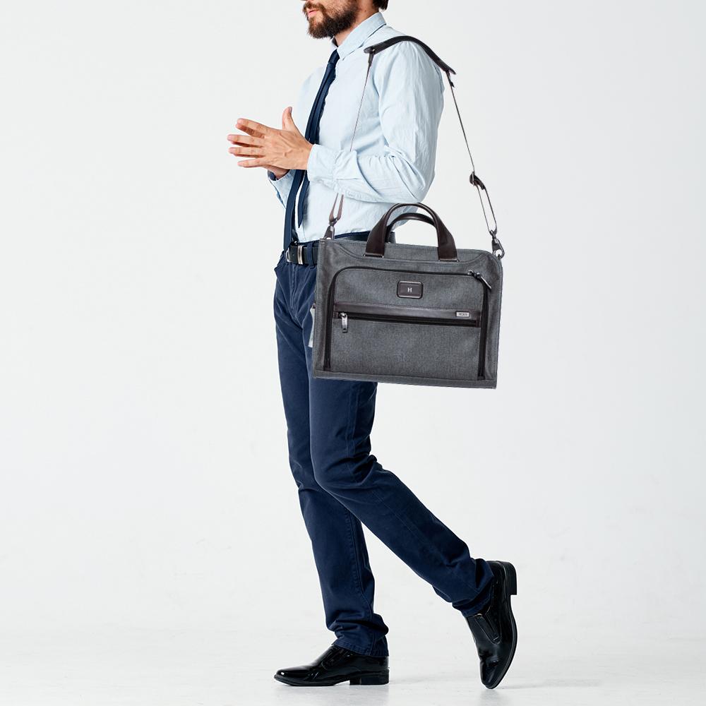 This Alpha 2 Slim Deluxe Portfolio bag from TUMI is designed to conveniently assist you. Crafted using leather and PVC, it features two top handles, a removable shoulder strap, and a smart combination of hues. This creation is a worthy buy.

