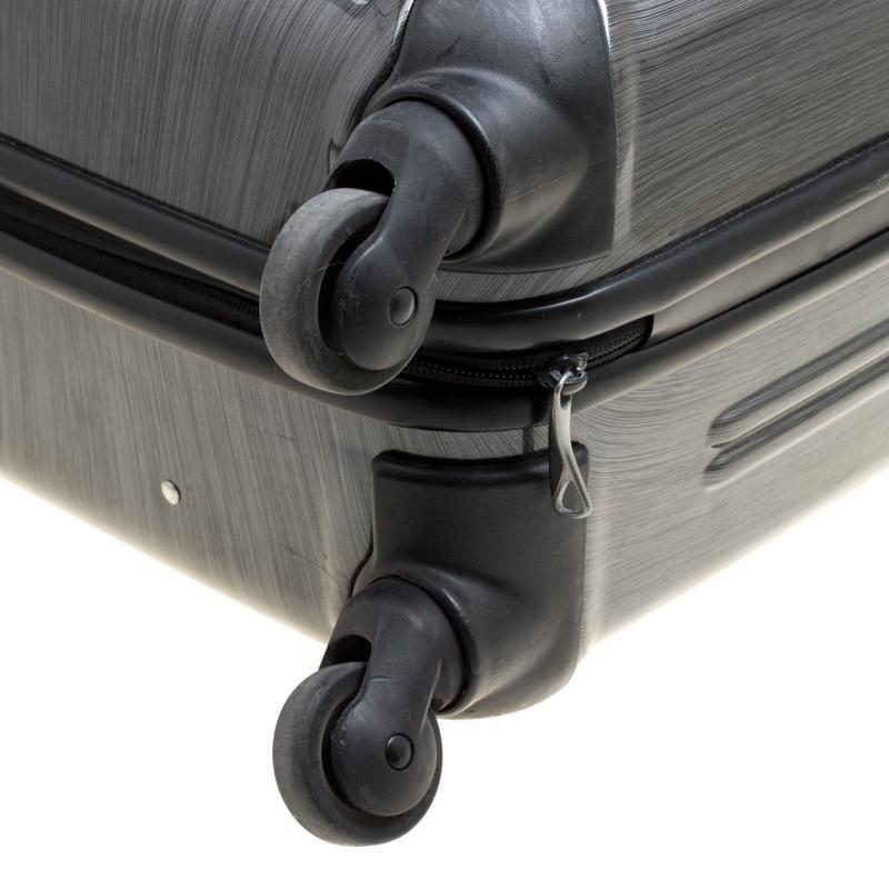 Tumi Grey Graphic Print Polycarbonate Carry On Luggage 50 In Good Condition For Sale In Dubai, Al Qouz 2