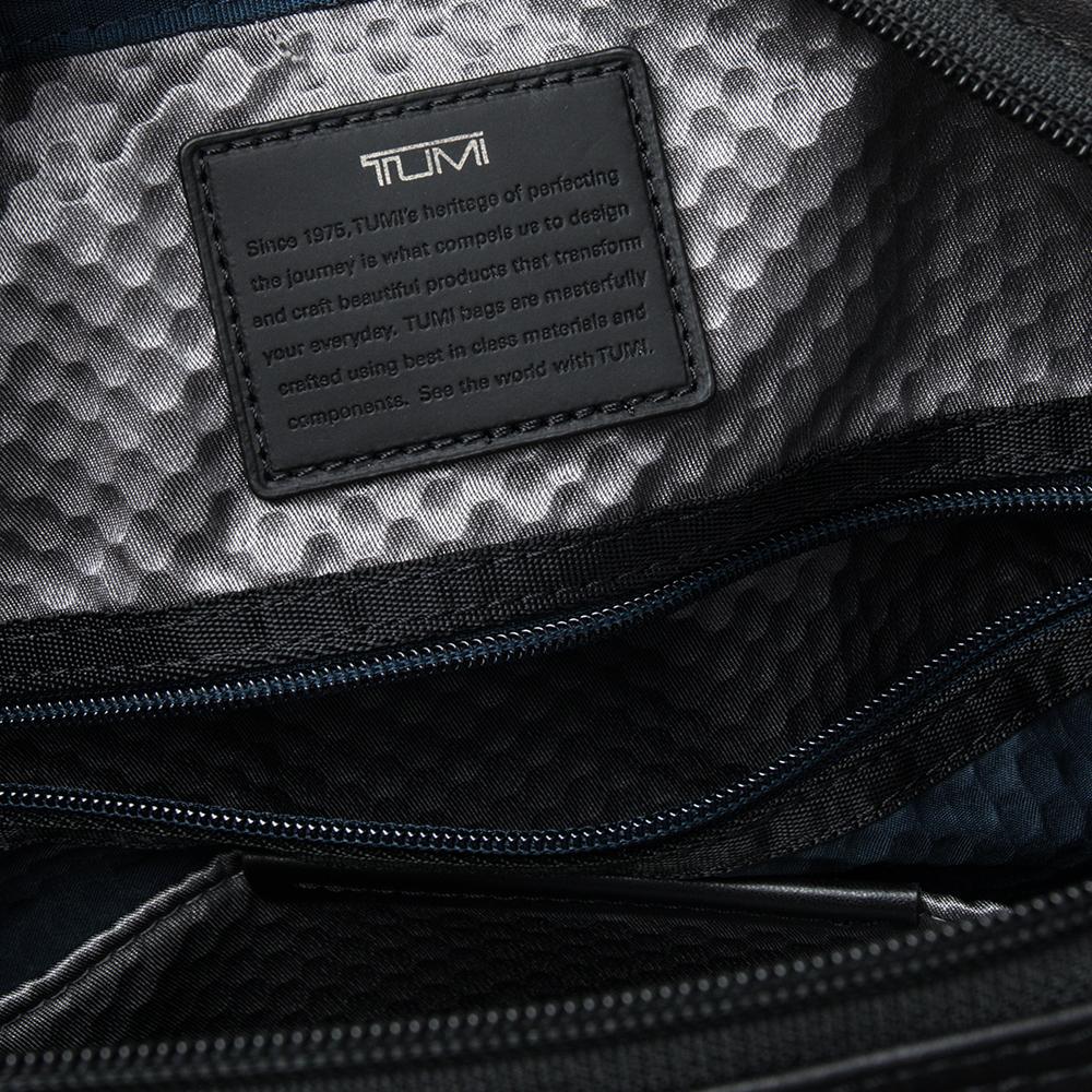 TUMI Metallic Black Leather Alpha Bravo Arnold Zip Flap Messenger Bag In New Condition In Dubai, Al Qouz 2