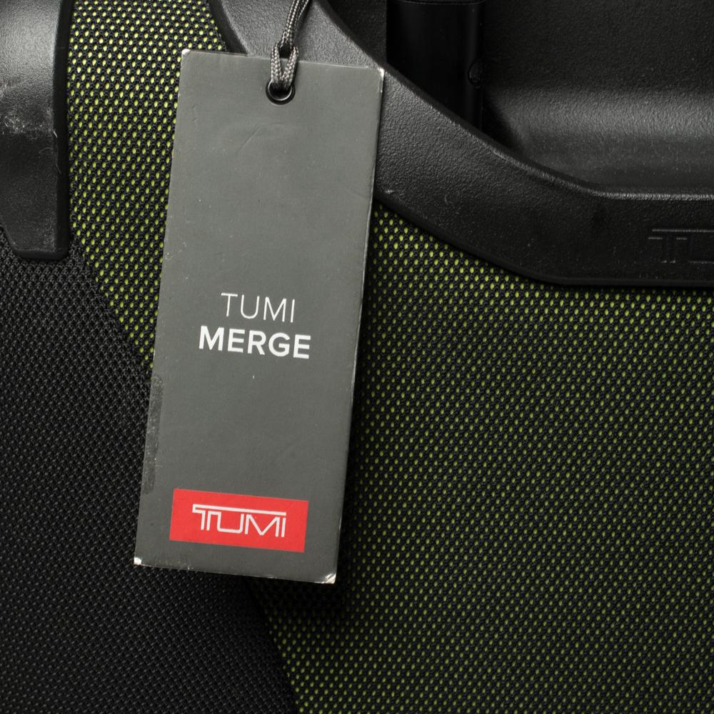 TUMI Metallic Ombre Green/Black Mesh and Nylon Merge Expandable Trolley Suitcase In New Condition In Dubai, Al Qouz 2