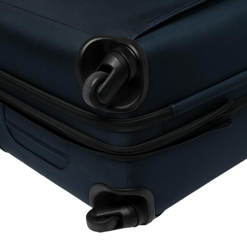 Tumi Navy Blue Nylon Gen 4.2 Short Trip Expandable 4 Wheel Packing Luggage In New Condition In Dubai, Al Qouz 2