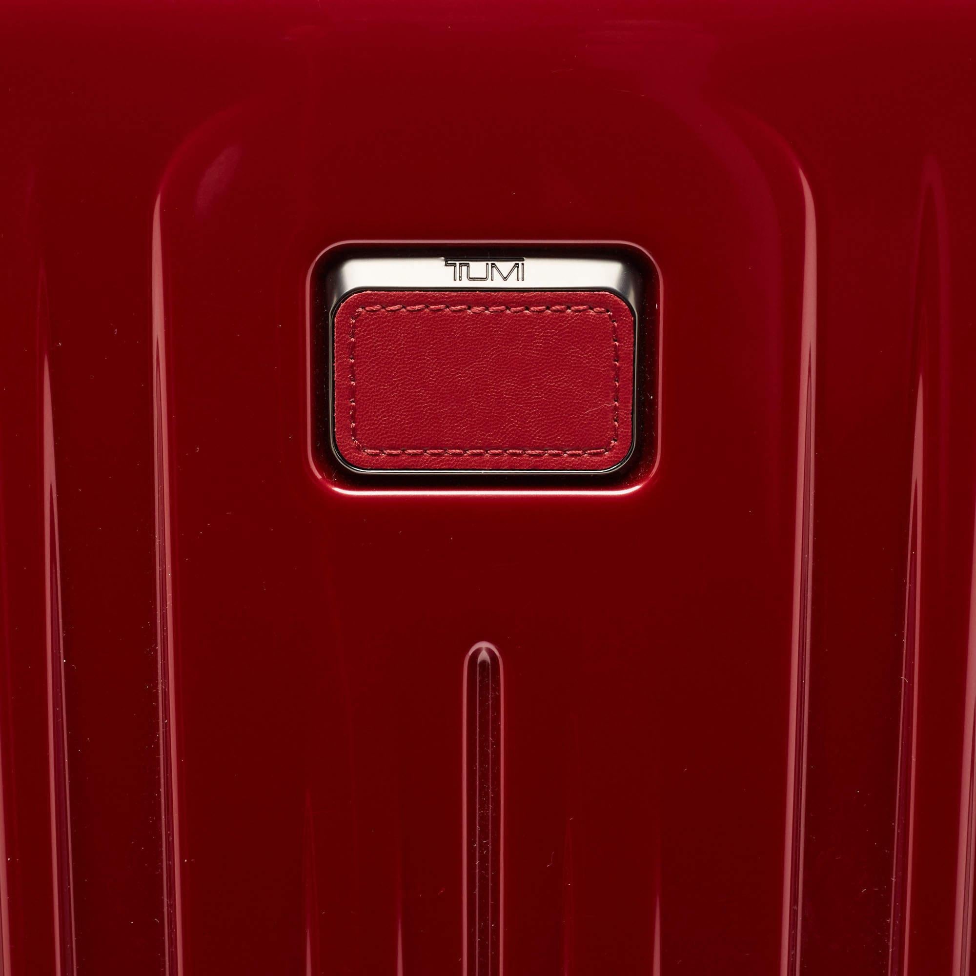 TUMI Red 4 Wheeled V4 International Expandable Carry On Luggage (Bagages à main extensibles à 4 roues) en vente 9