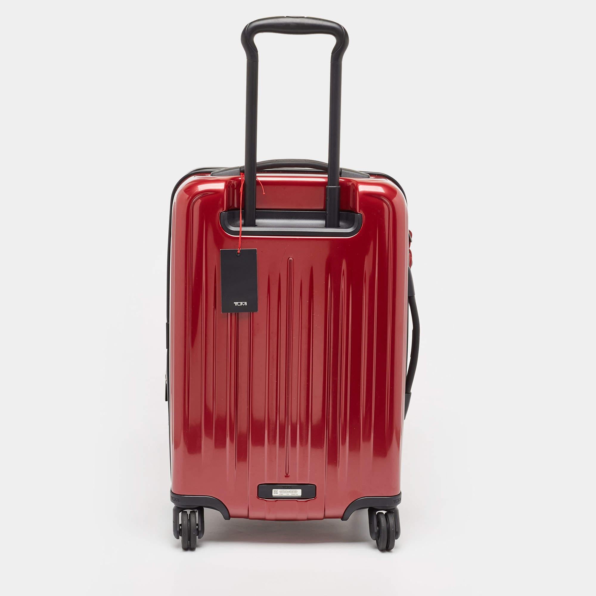 This luggage case from the house of TUMI is an accessory you will turn to when you have travel plans. It has been crafted using the best kind of materials to be appealing as well as durable. It's a worthy investment.

Includes: Leather Name Tag,