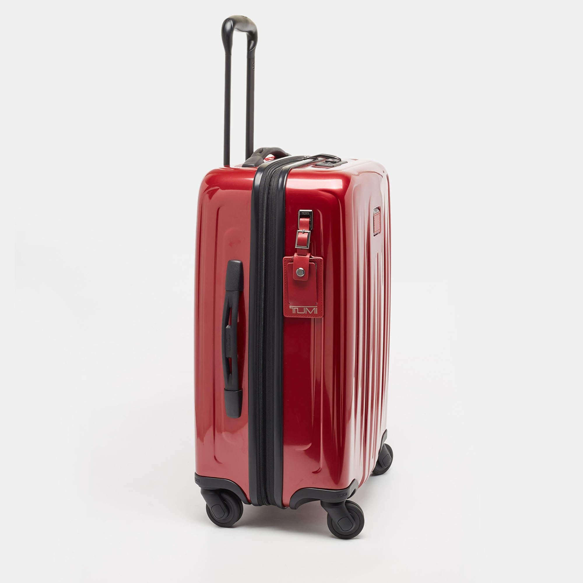 TUMI Red 4 Wheeled V4 International Expandable Carry On Luggage (Bagages à main extensibles à 4 roues) Pour femmes en vente