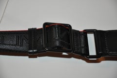 Tumi Umhängetasche mit Reißverschluss oben und 4 Außenfächern