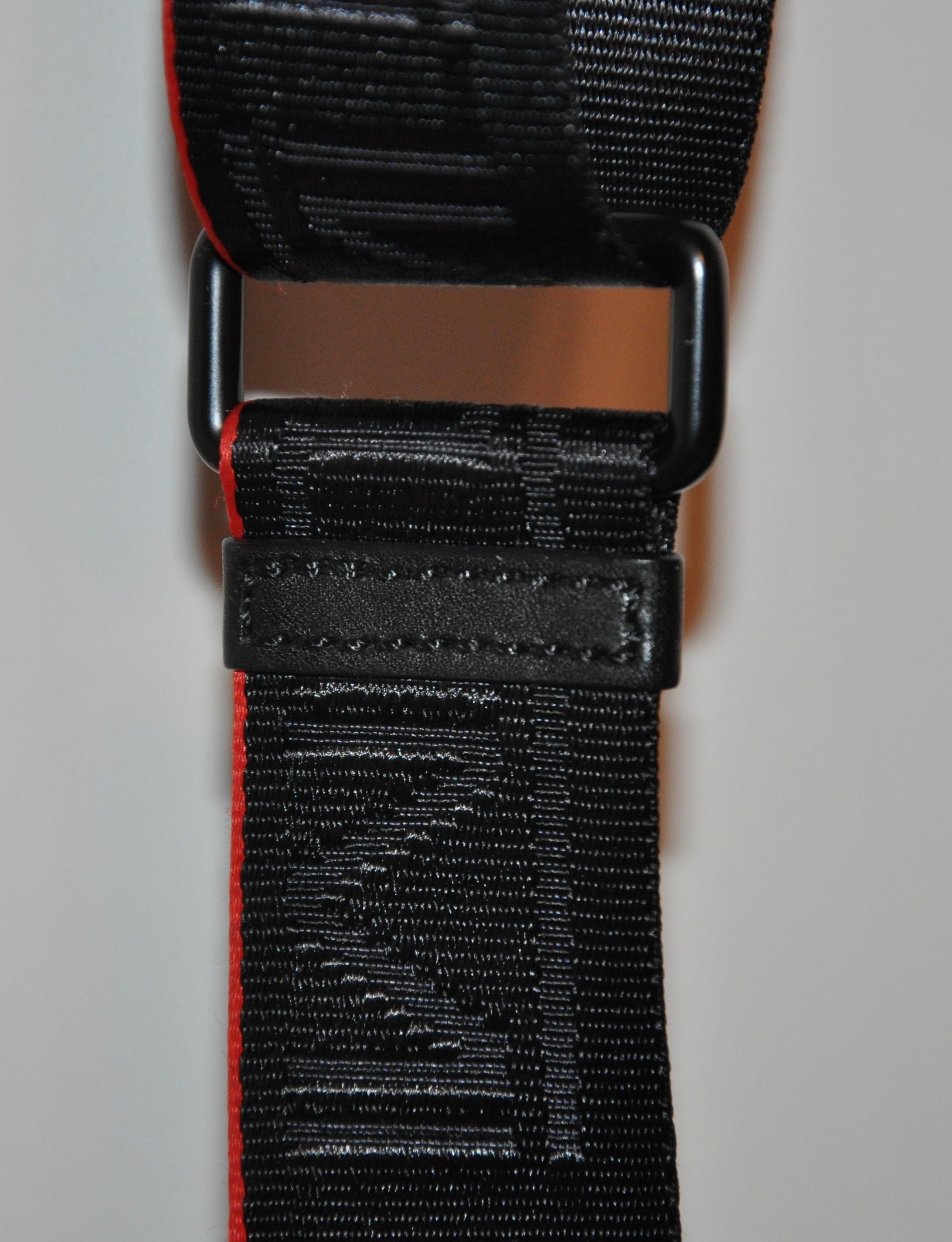 Noir Tumi - Sac à bandoulière à fermeture éclair sur le dessus avec 4 compartiments extérieurs en vente