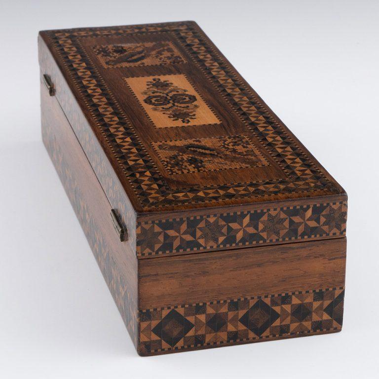 Tunbridge Ware Glove Box Attributable to Burrows c1845 In Good Condition For Sale In Tunbridge Wells, GB