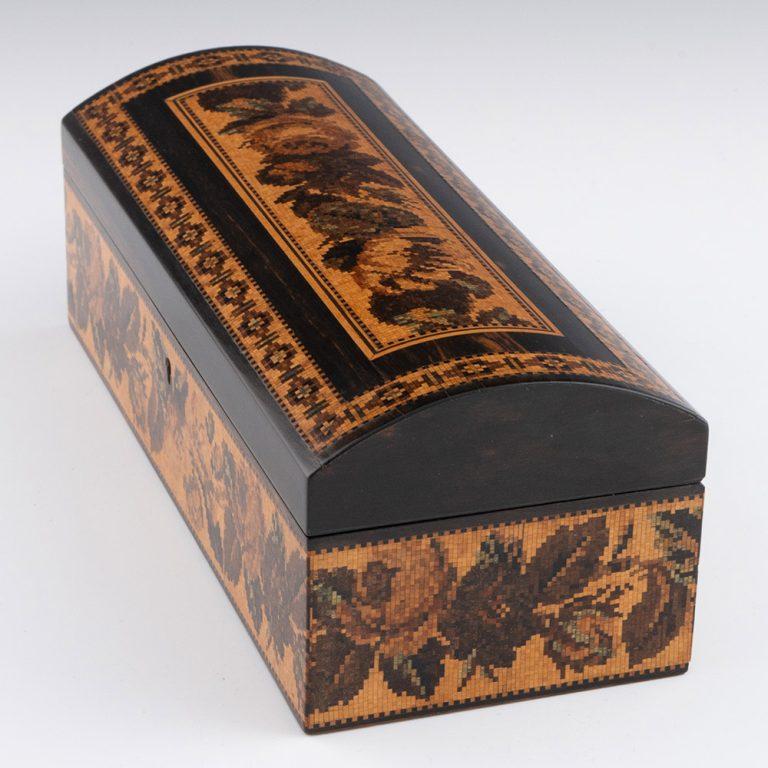 Tunbridge Ware Glove Box by Thomas Barton c1870 In Good Condition For Sale In Tunbridge Wells, GB