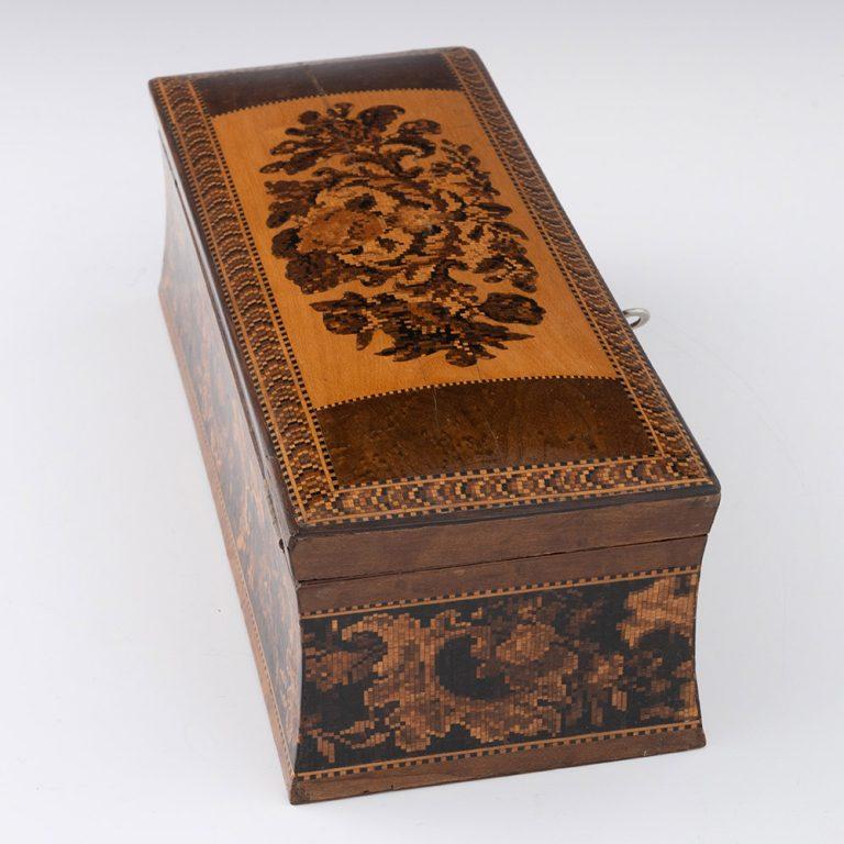 Guantera de Tunbridge Ware con mosaico floral c1880 Fines del siglo XIX en venta
