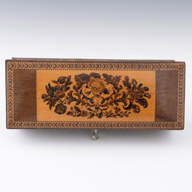 Guantera de Tunbridge Ware con mosaico floral c1880 Madera en venta