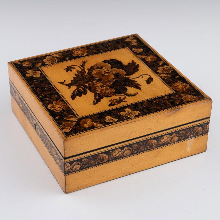 Tunbridge Ware Handkerchief Box George Wise Jnr c1860 In Good Condition For Sale In Tunbridge Wells, GB