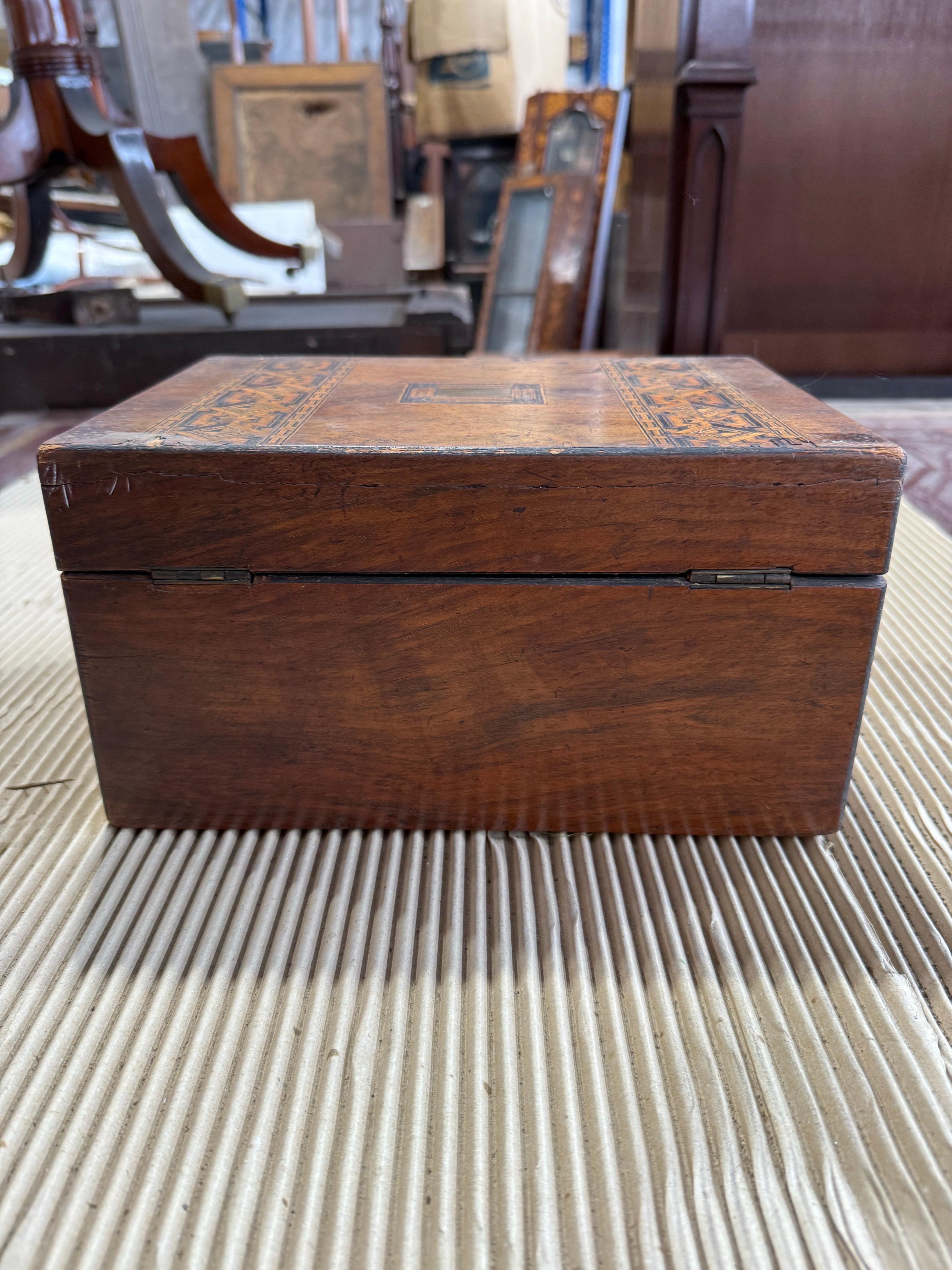 Tunbridge Ware Inlaid Walnut Box, 19th century (Handgeschnitzt) im Angebot