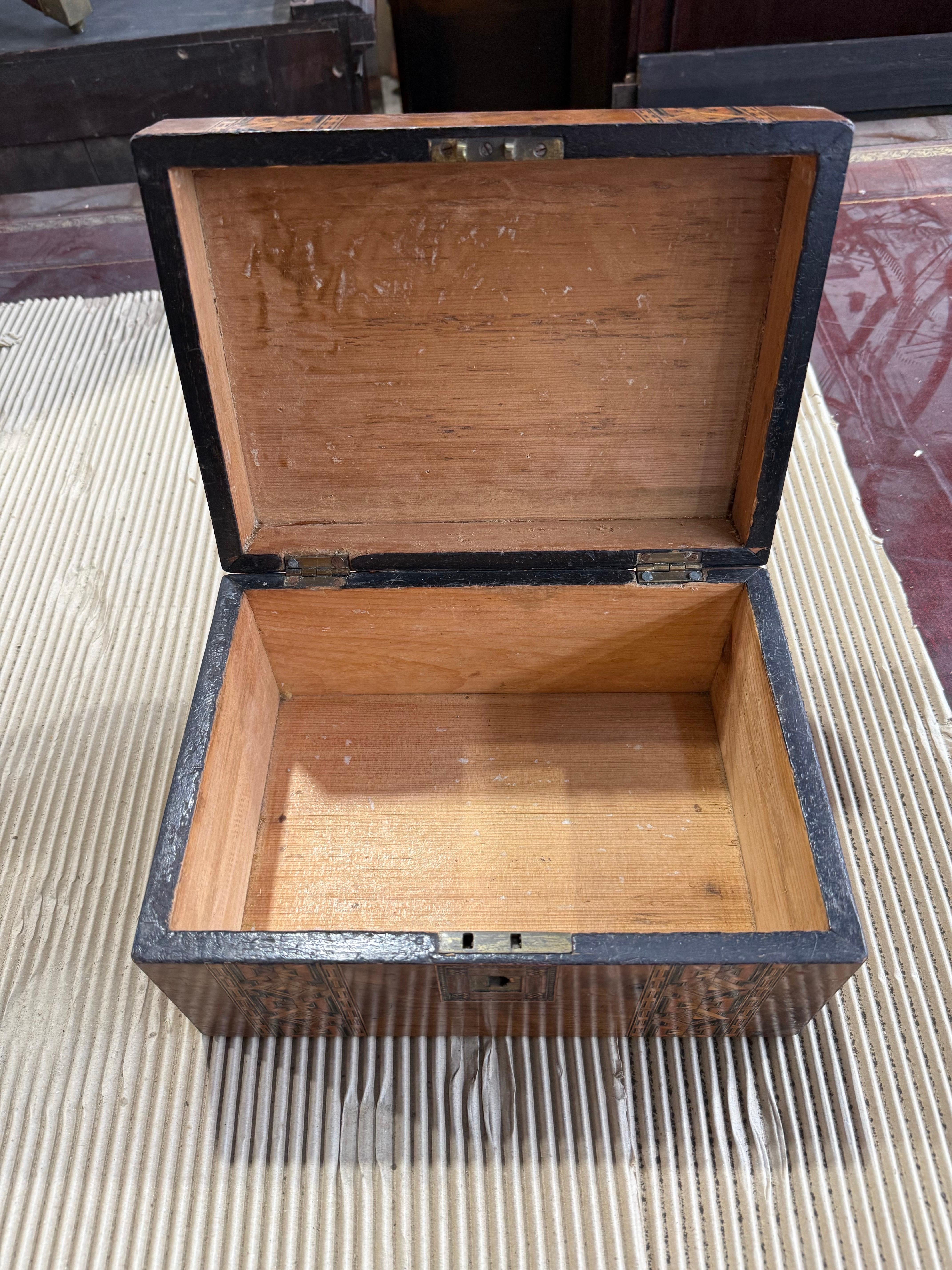 Tunbridge Ware Inlaid Walnut Box, 19th century im Zustand „Gut“ im Angebot in Southall, GB