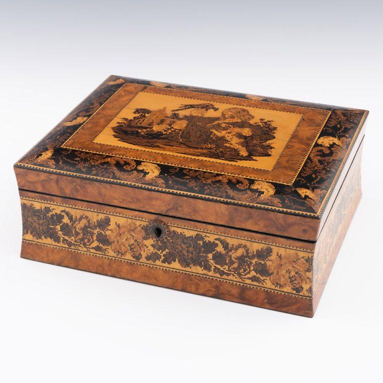 Britannique Boîte à bijoux Tunbridge Ware avec garçon avec Hawk Image c1855 en vente