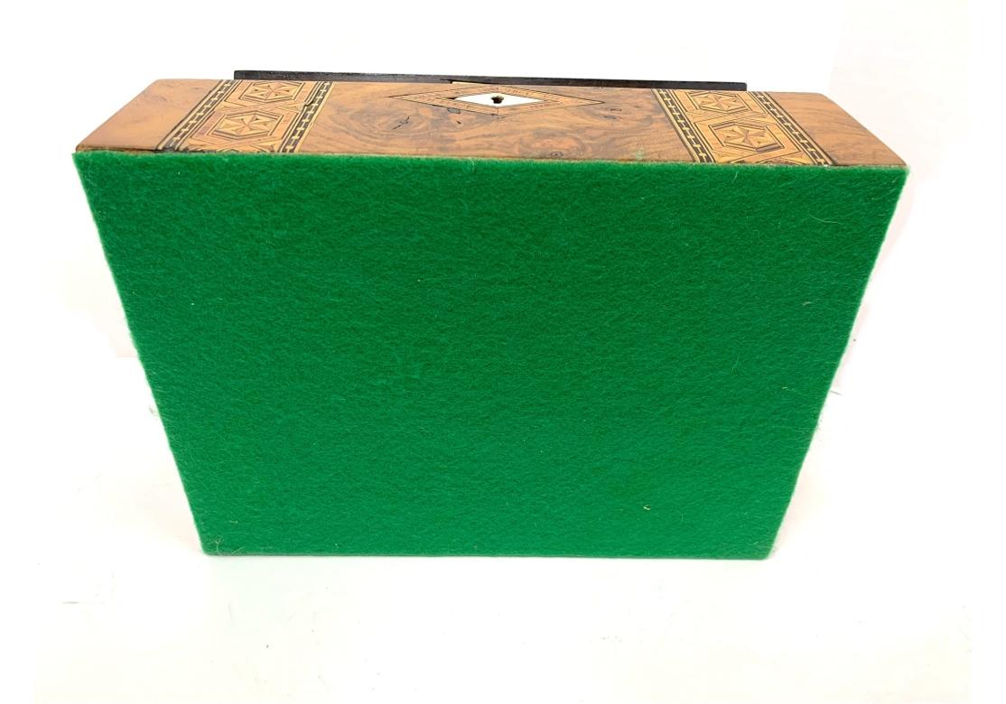 Caja Tunbridge Ware grande forrada de nogal con incrustaciones de nácar en Bastante bueno estado para la venta en Bridgeport, CT