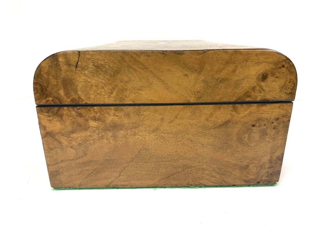 Caja Tunbridge Ware grande forrada de nogal con incrustaciones de nácar en venta 2