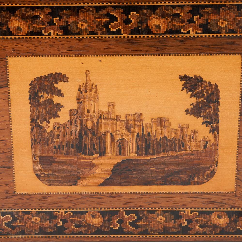 XIXe siècle Boîte à couture de Tunbridge Ware avec mosaïque topographique du château d'Eridge, vers 1860 en vente