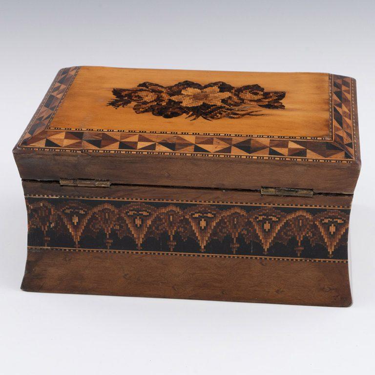 Costurero de Tunbridge Ware con mosaico floral c1860 en Bueno estado para la venta en Tunbridge Wells, GB