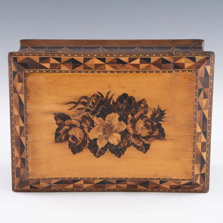 Costurero de Tunbridge Ware con mosaico floral c1860 Mediados del siglo XIX en venta