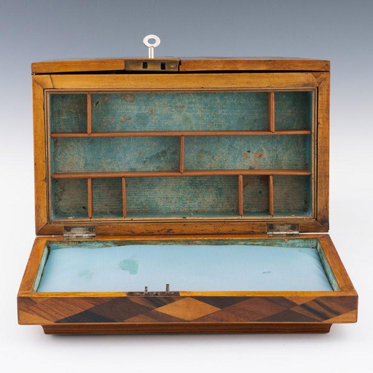 Armario de costura Tunbridge Ware con cubilete c1840 en Bueno estado para la venta en Tunbridge Wells, GB