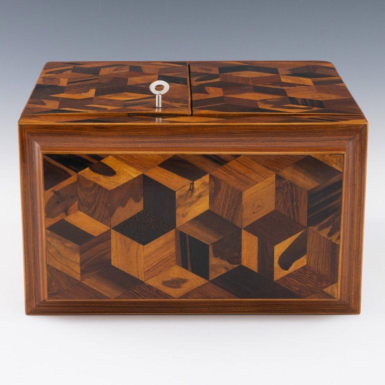 Armario de costura Tunbridge Ware con cubilete c1840 Mediados del siglo XIX en venta