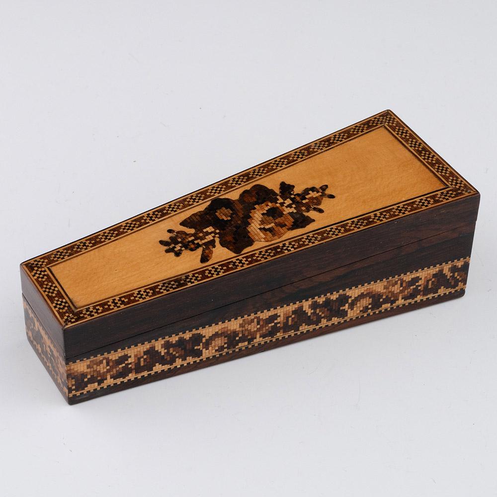 Tunbridge Ware Spool Holder with Floral Mosaic c1880 In Good Condition For Sale In Tunbridge Wells, GB