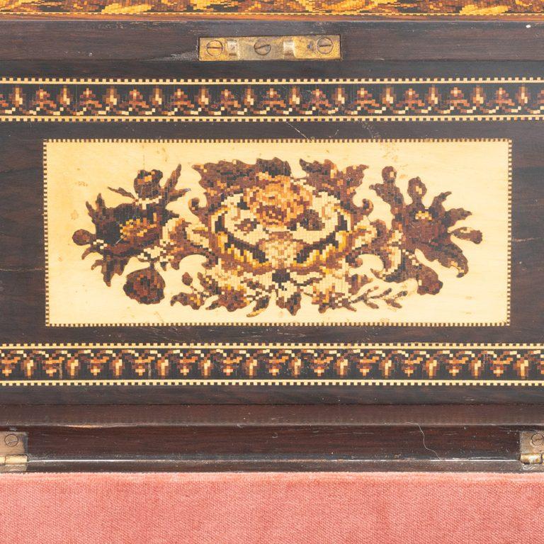 Tunbridge Ware Tea Caddy Immagine del castello di Carew del 1860 circa in vendita 2