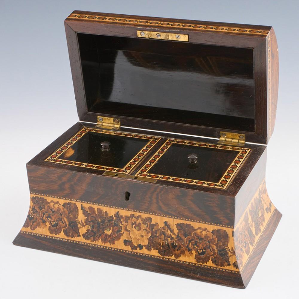 Tunbridge Ware Two Compartment Tea Caddy Depicting Battle Abbey Gatehouse c1870 In Good Condition For Sale In Tunbridge Wells, GB