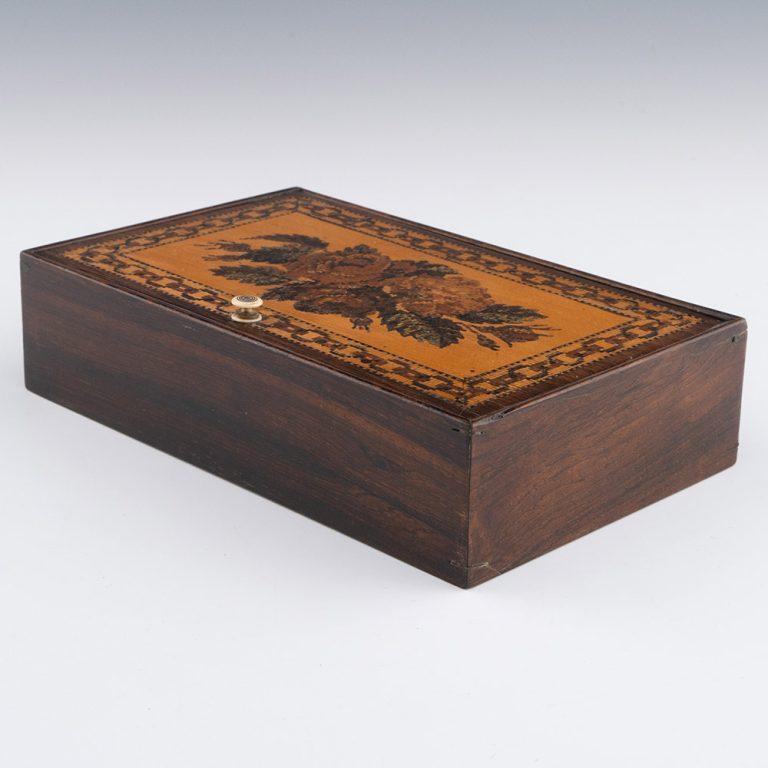 Metà XIX secolo Scatola da lavoro di Tunbridge Ware di Edmund Nye del 1860 ca. in vendita