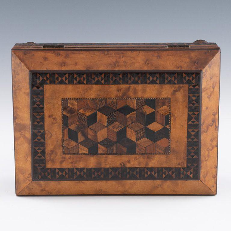 Boîte à ouvrage de Tunbridge Ware avec cubes de perspective vers 1840 Bon état à Tunbridge Wells, GB