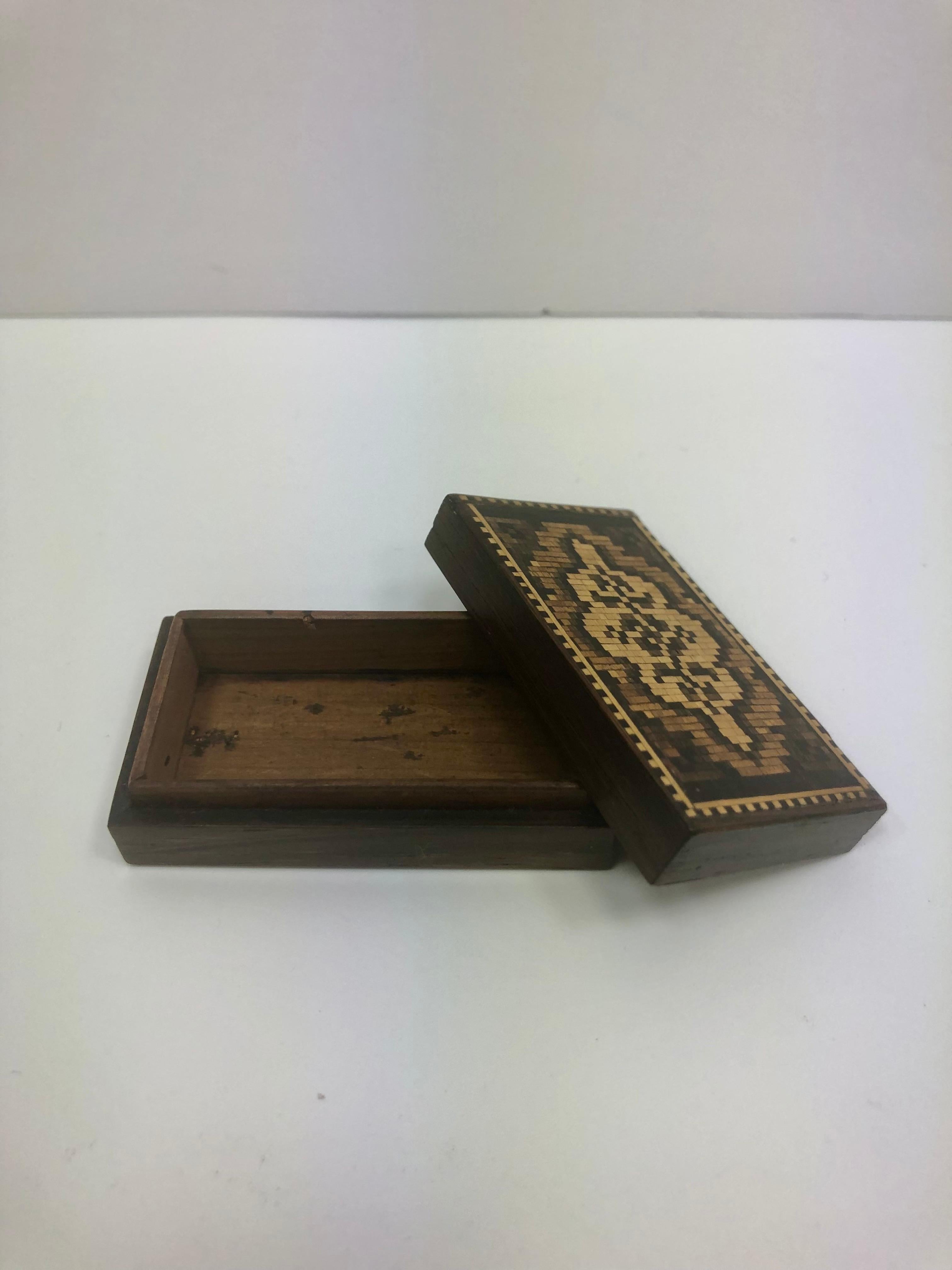 Caja de baratijas de madera Tunbridge Inglaterra Años 1850 siglo XIX en venta