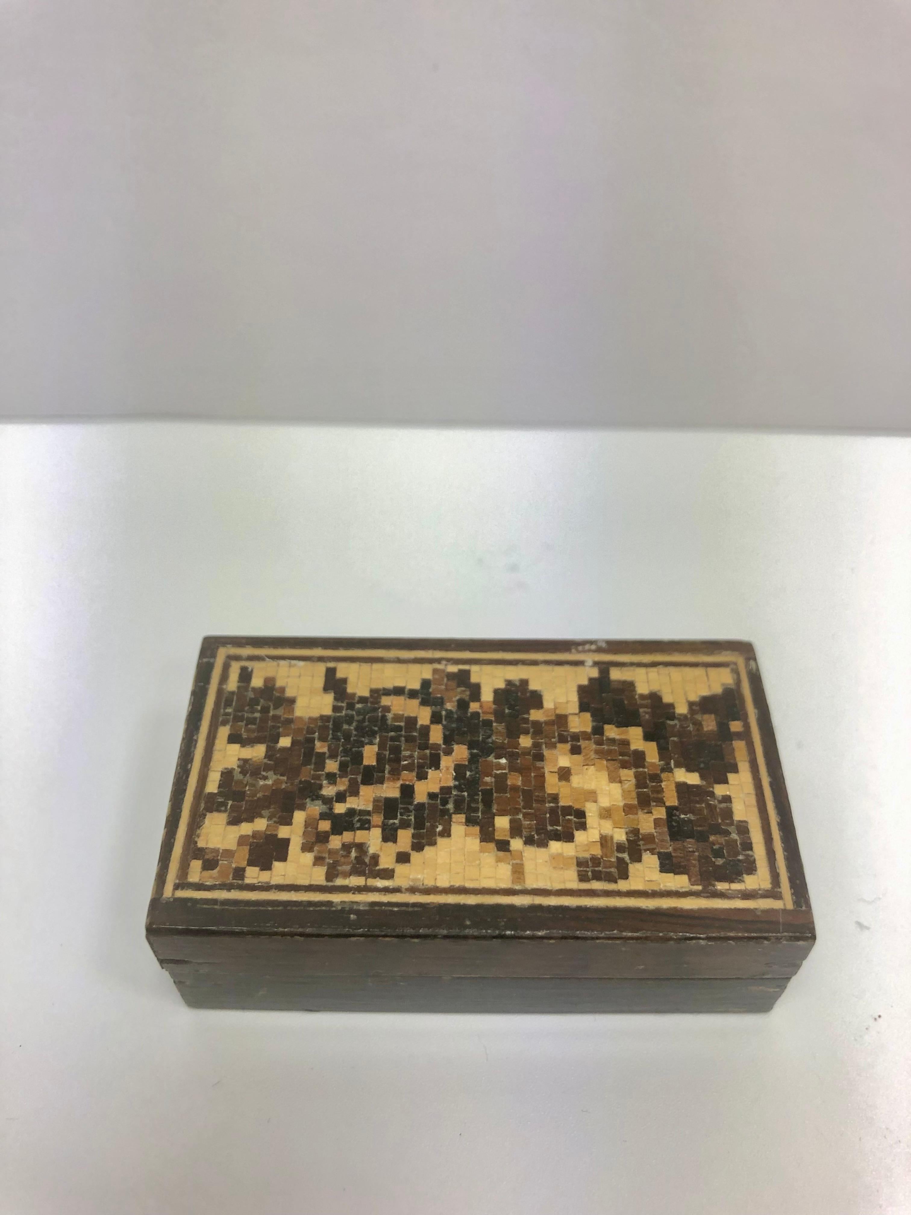 Tunbridge Holzkoffer mit Schachtel, England 1870 (Laubholz) im Angebot