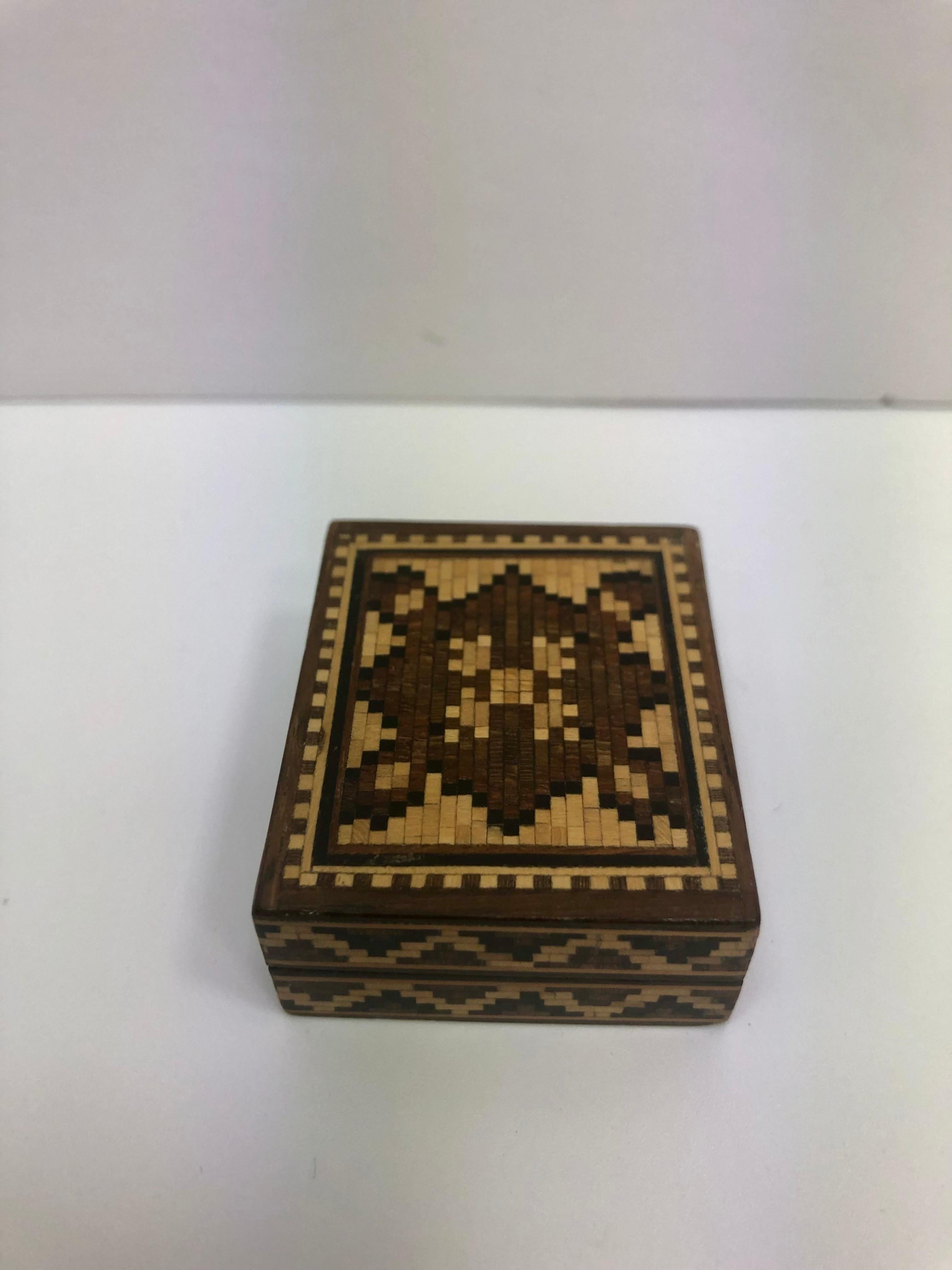Caja de baratijas de madera Tunbridge Inglaterra, 1870 en venta 1