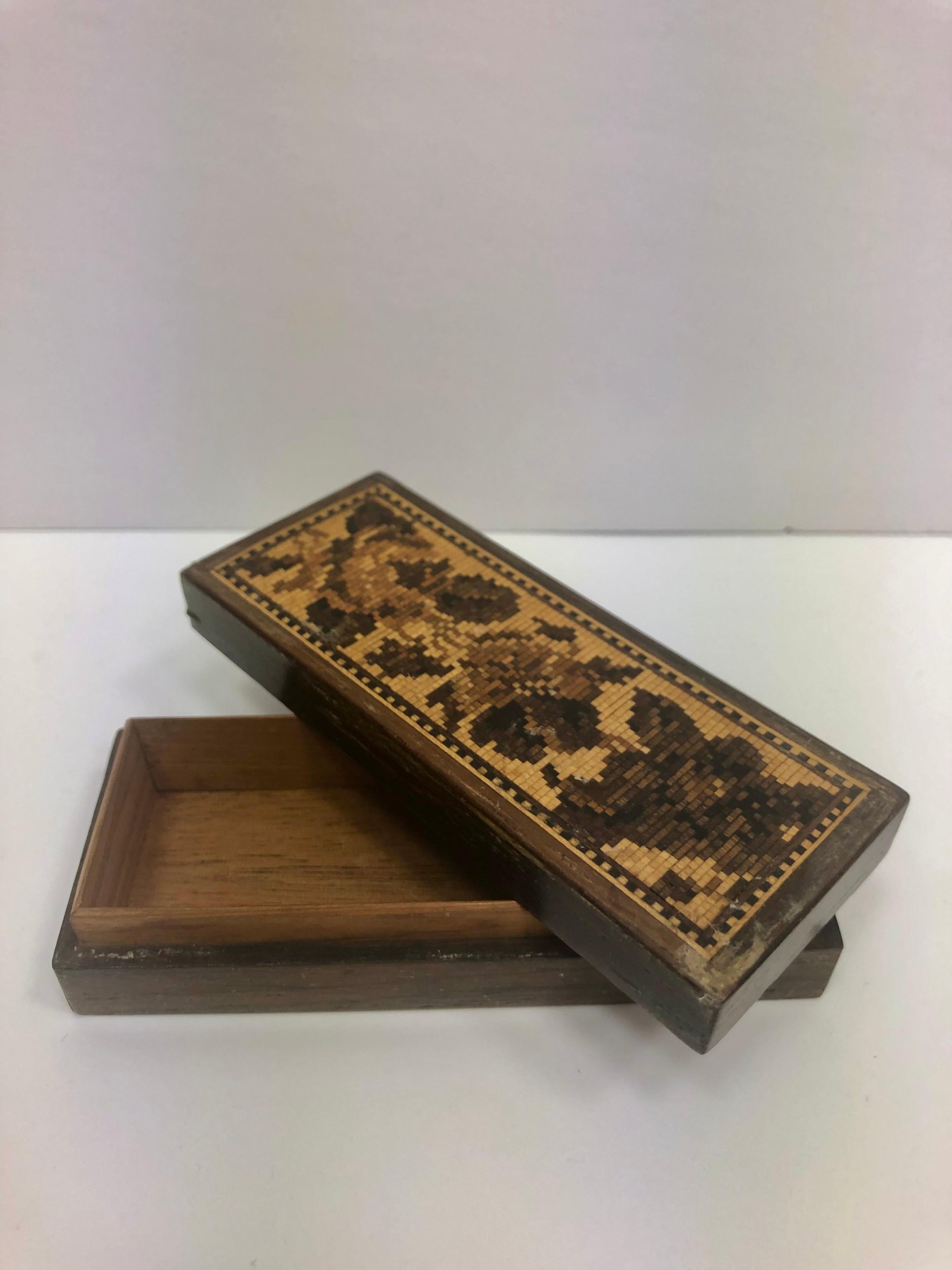 Tunbridge Holzkoffer mit Schachtel, England, 1870er Jahre (Englisch) im Angebot