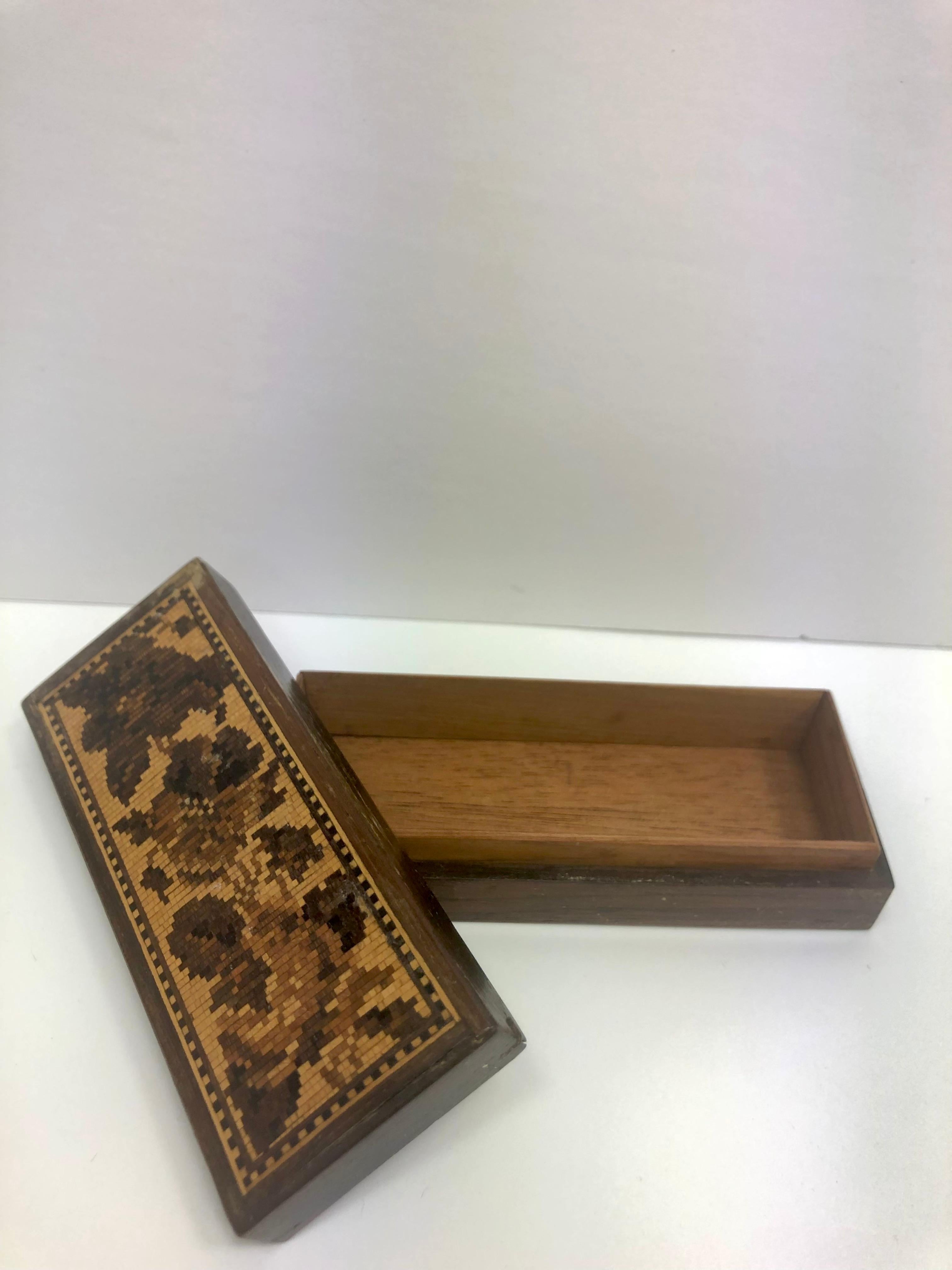 Caja de baratijas de madera Tunbridge Inglaterra, década de 1870 Madera dura en venta