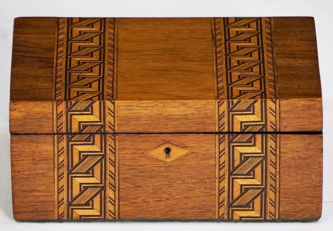 Boîte rectangulaire Tunbridgeware en bois incrusté d'Angleterre en vente 7