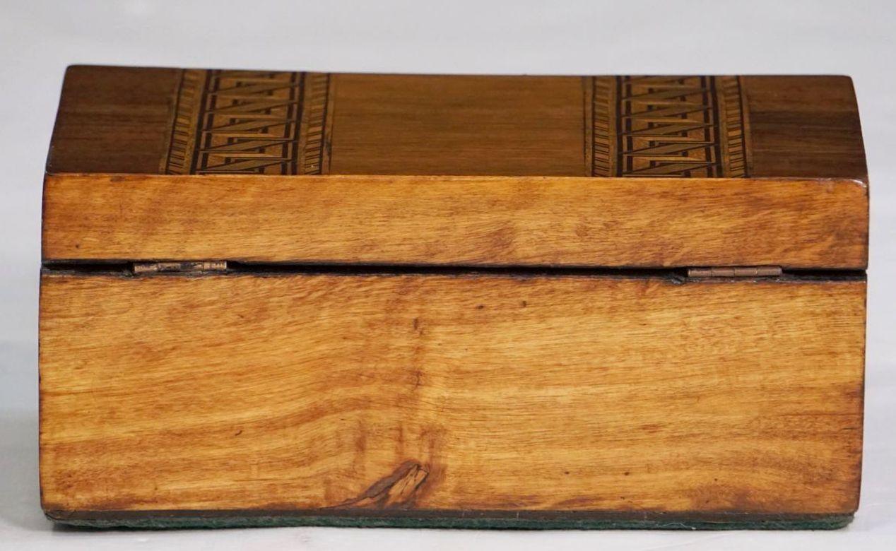 Boîte rectangulaire Tunbridgeware en bois incrusté d'Angleterre en vente 9