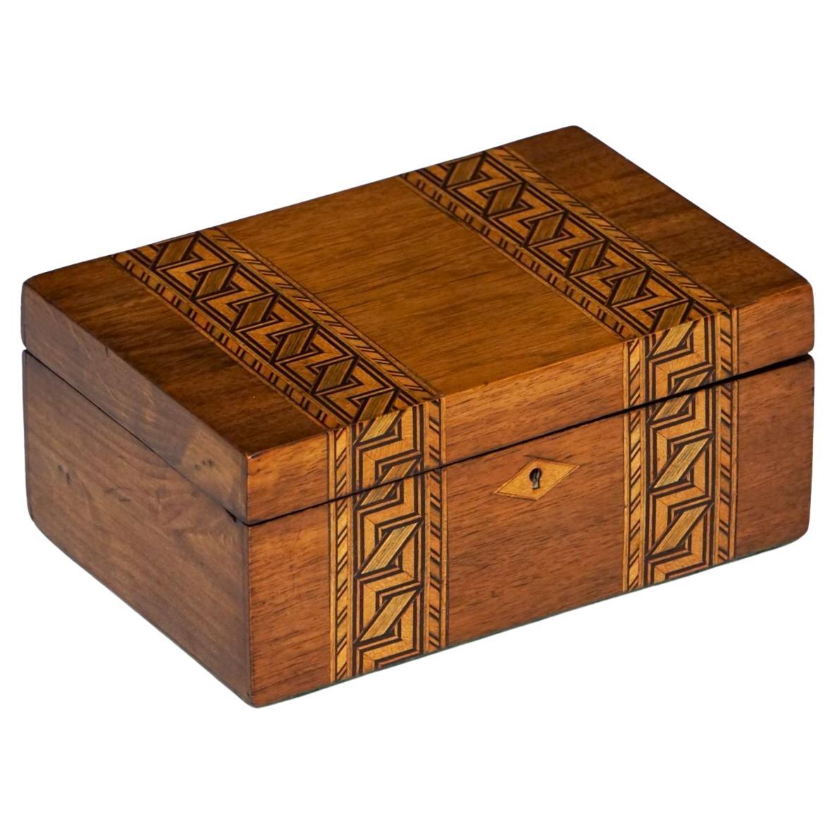Boîte rectangulaire Tunbridgeware en bois incrusté d'Angleterre