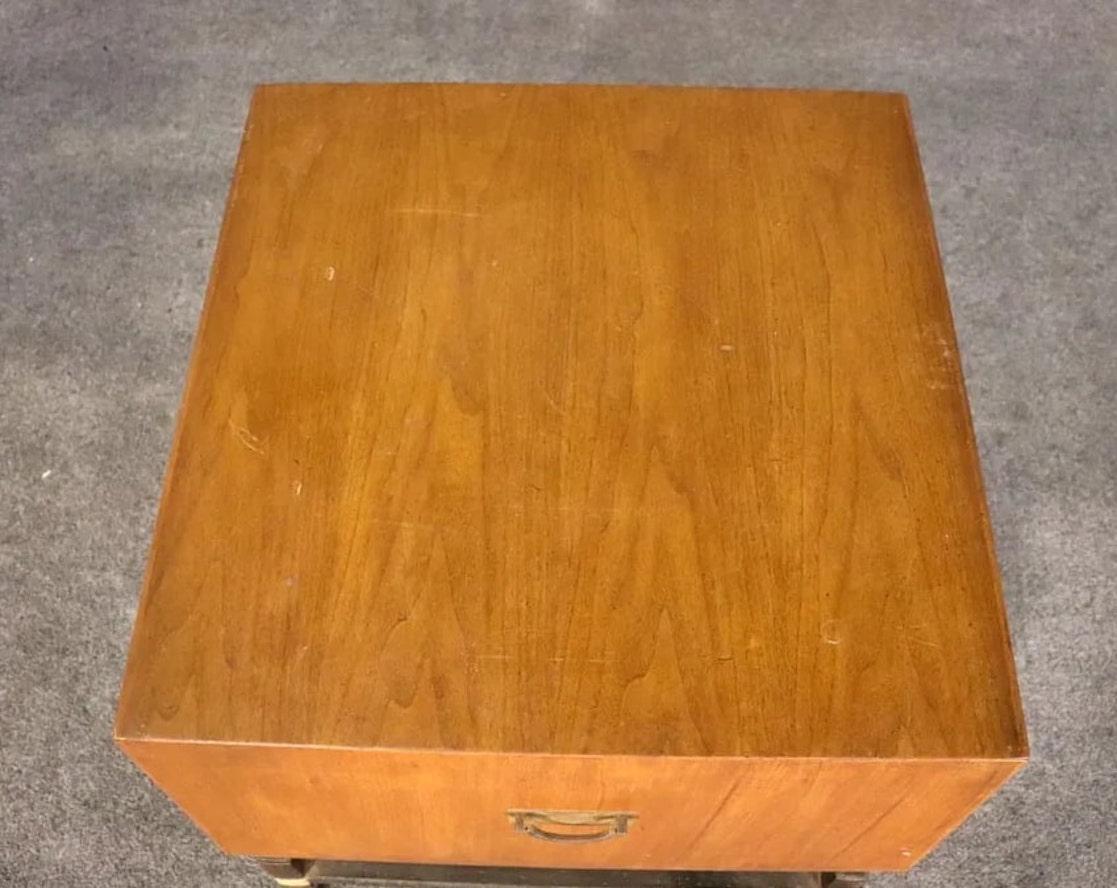 'Tung Si' Collection Side Table by Hickory In Good Condition For Sale In Brooklyn, NY