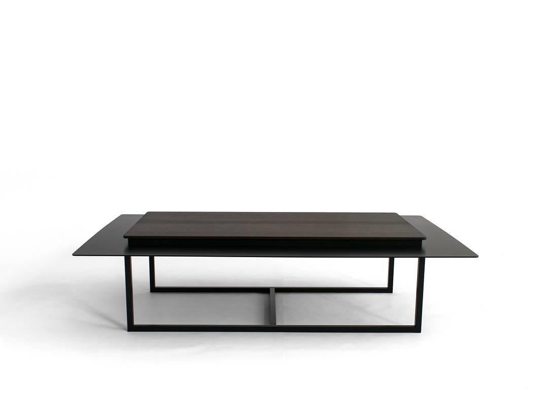 Tungen Contemporary Couchtisch aus Stahl und Holz by Jan Garncarek (21. Jahrhundert und zeitgenössisch) im Angebot