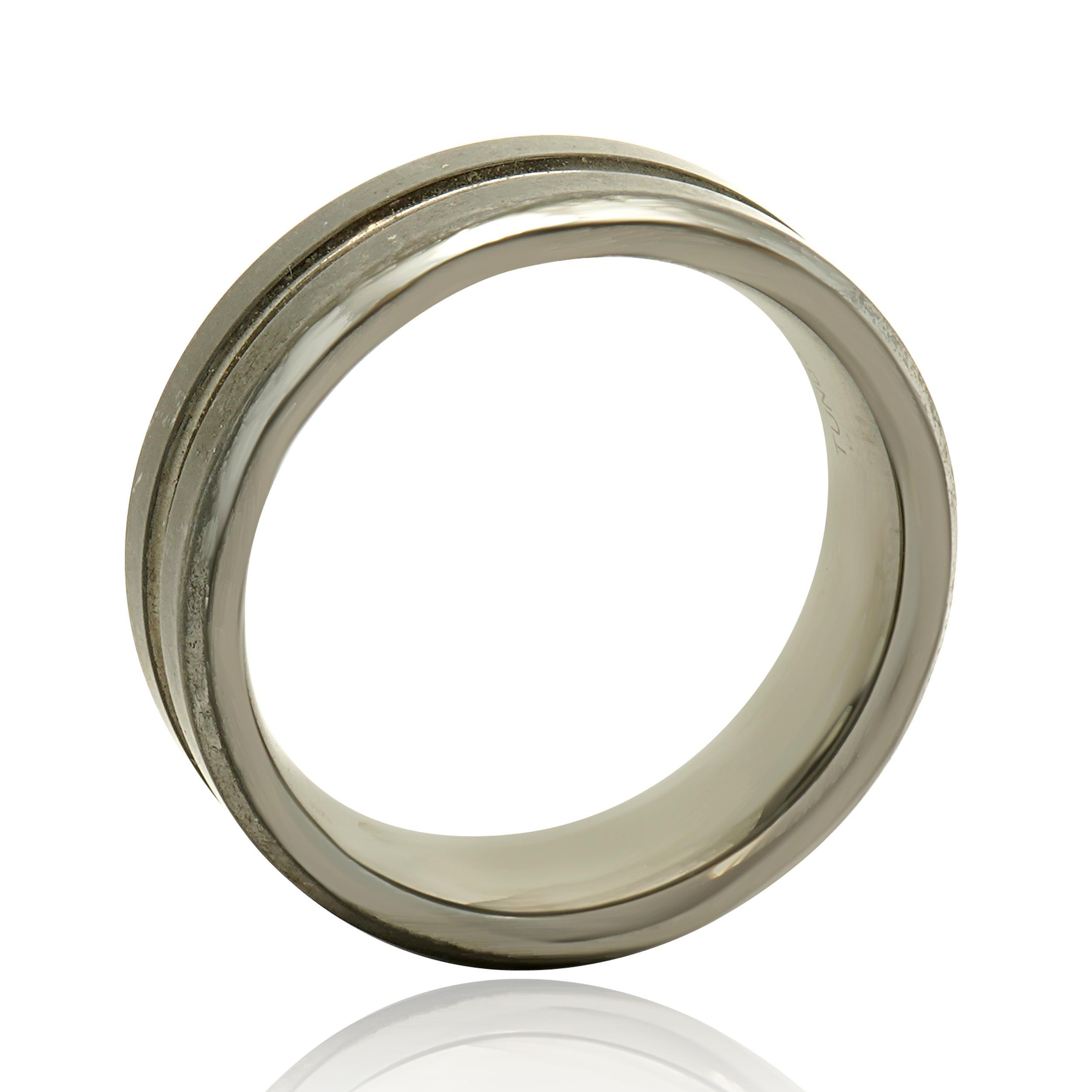 Designer: custom
Material: Tungsten          
Weight: 11.25 grams
Size: 10.75
