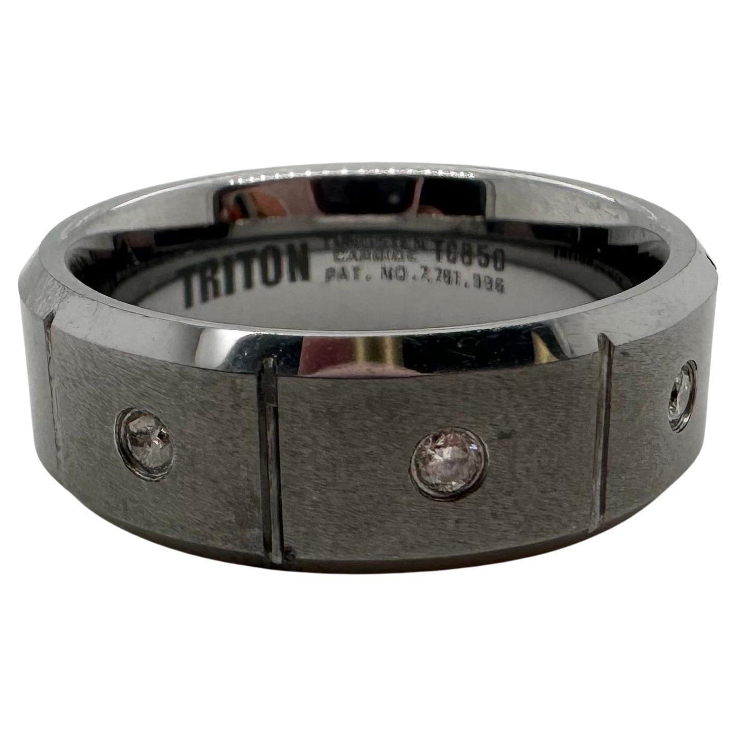 Tungsten carbide ring with three diamonds size 11 cannot be sized For Sale