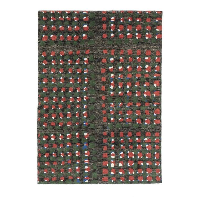 This exquisite rug will make a statement in any decor, thanks to the use of contrasting, deep colors and a rich texture that is the result of combining 45% wool and 45% jute threads over a base of cotton. Striking and modern, this piece was designed