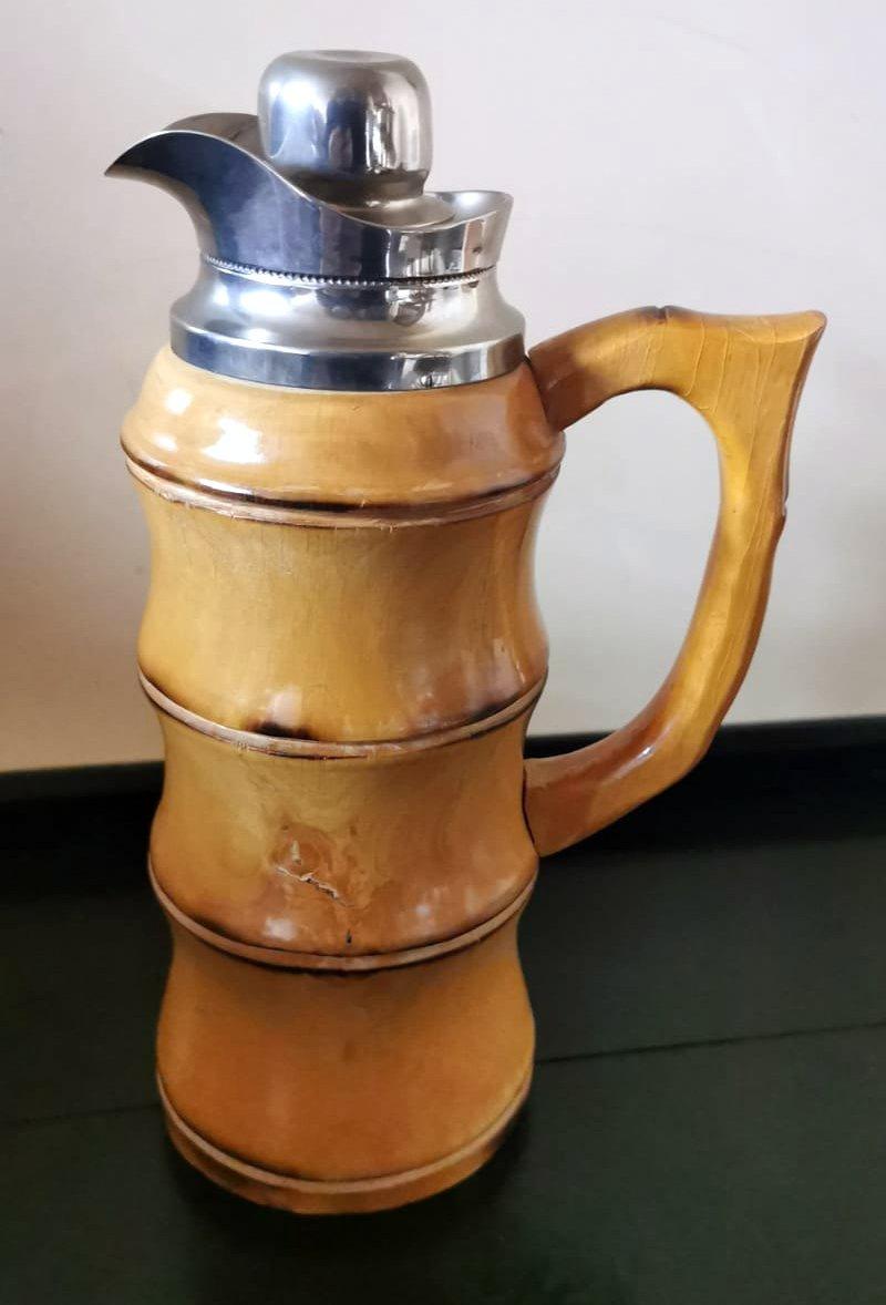 We kindly suggest you read the whole description, because with it we try to give you detailed technical and historical information to guarantee the authenticity of our objects.
Elegant and very special thermos; the structure is made of sturdy Asian