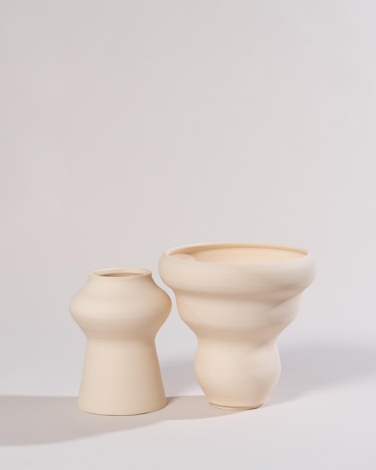 2-Part wheel-thrown planter in white stoneware. The upper part features a drainage hole for optimal plant health, and the glaze-lined base collects excess water.